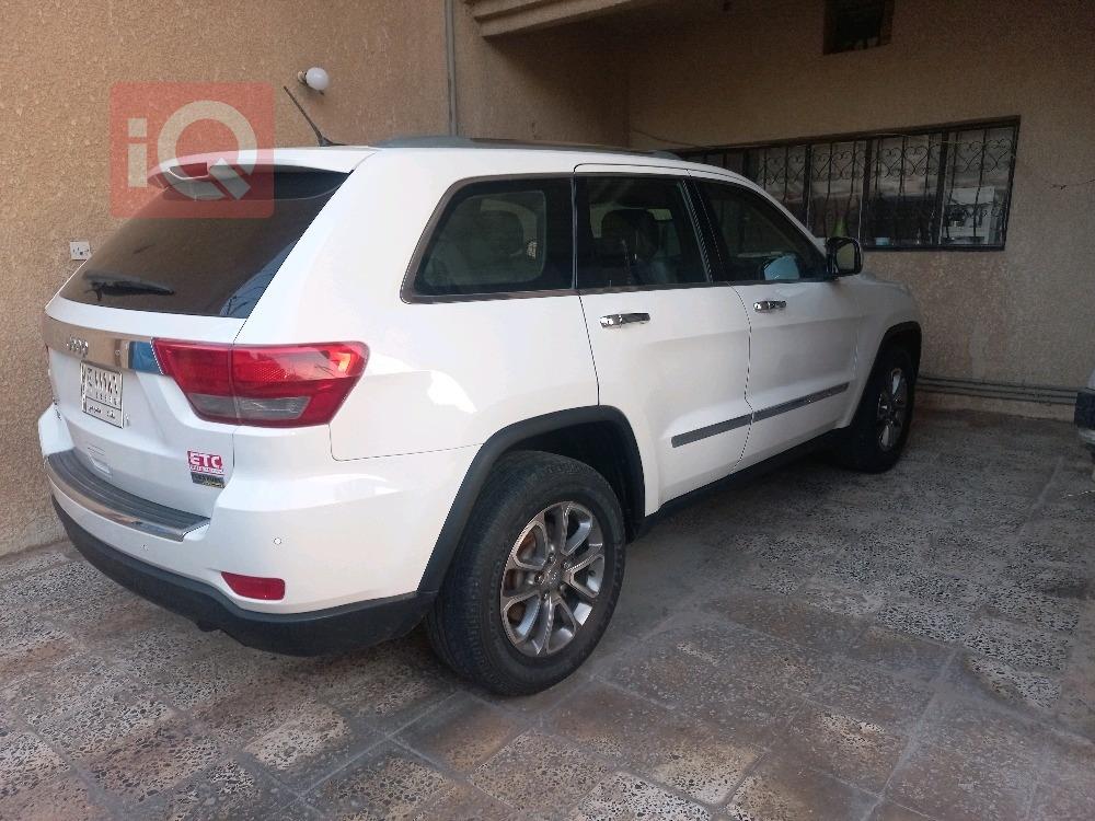 جیپ گراند شیرۆکی